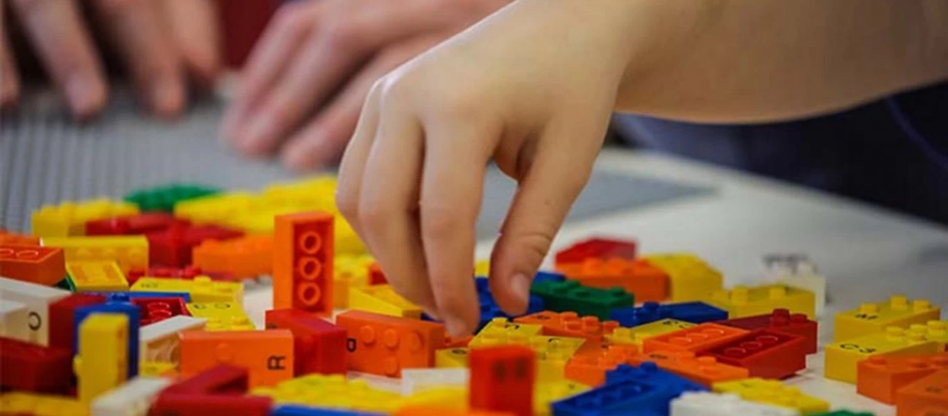 Τέχνη φτιαγμένη από... Lego - Παγκόσμιος χάρτης από 11.695 τουβλάκια (βίντεο)